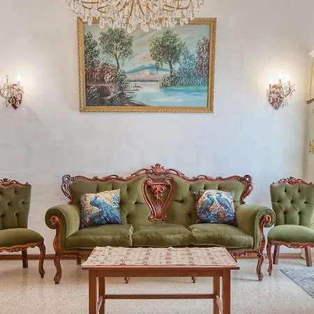 3-bed Maltese In Luqa, Mins To The Airport Luqa