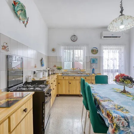 3-bed Maltese In Luqa, Mins To The Airport * Luqa