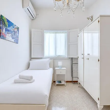 Holiday home 3-bed Maltese In Luqa, Mins To The Airport Luqa