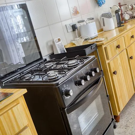 3-bed Maltese In Luqa, Mins To The Airport Holiday home Luqa