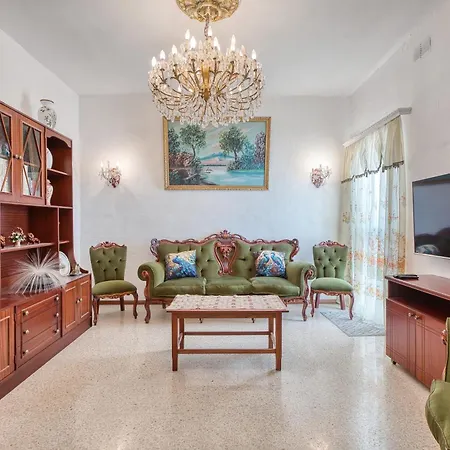 Holiday home 3-bed Maltese In Luqa, Mins To The Airport *