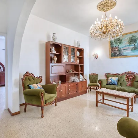 Holiday home 3-bed Maltese In Luqa, Mins To The Airport *