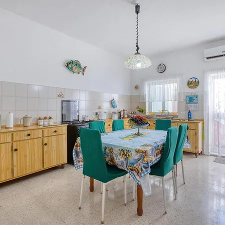 Holiday home 3-bed Maltese In Luqa, Mins To The Airport Luqa