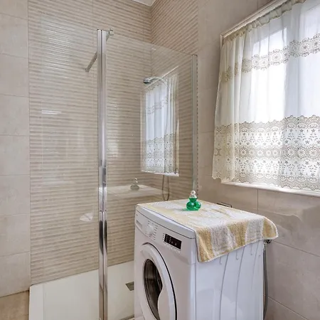 3-bed Maltese In Luqa, Mins To The Airport * Luqa