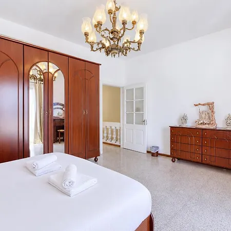 3-bed Maltese In Luqa, Mins To The Airport *