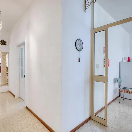 Holiday home 3-bed Maltese In Luqa, Mins To The Airport