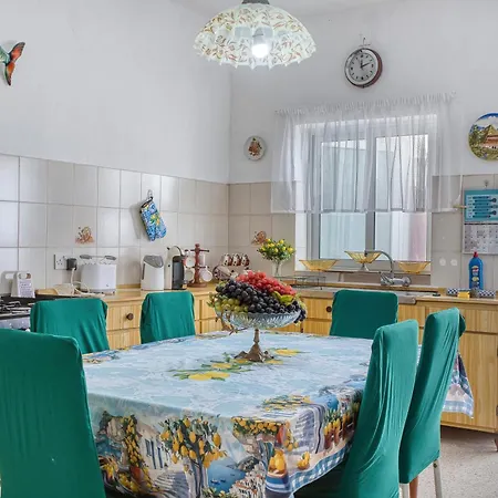 3-bed Maltese In Luqa, Mins To The Airport Luqa